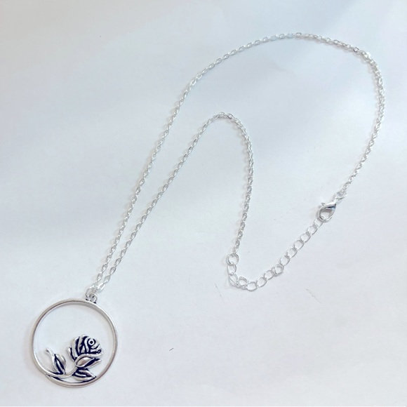 Whitney Rose flower circle silver plated chain necklace plain handcrafted - Picture 2 of 3
